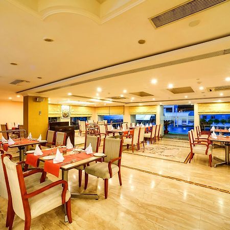 Royal Sarovar Portico Силигури Экстерьер фото
