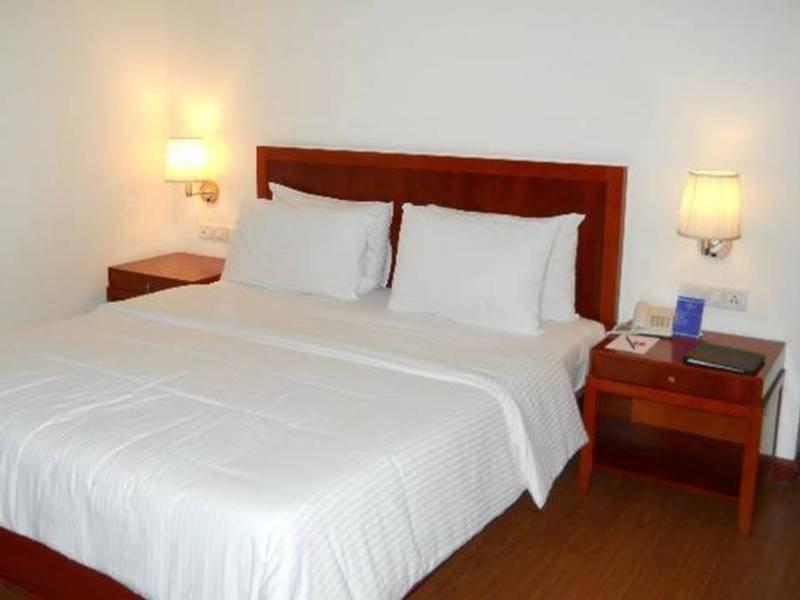 Royal Sarovar Portico Силигури Экстерьер фото