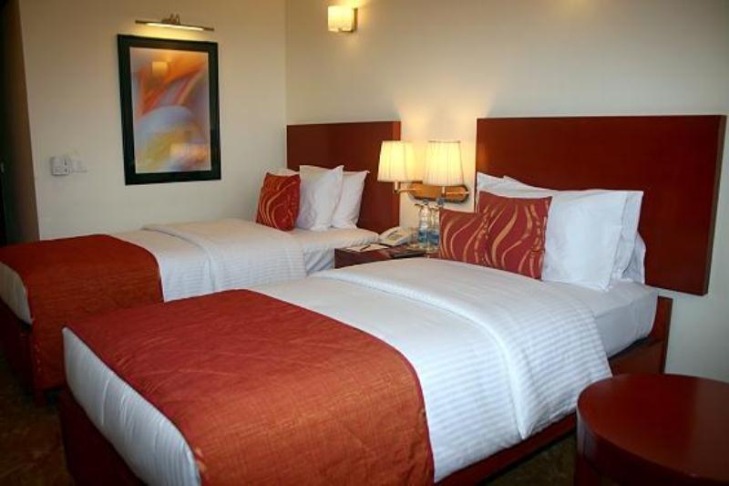 Royal Sarovar Portico Силигури Экстерьер фото
