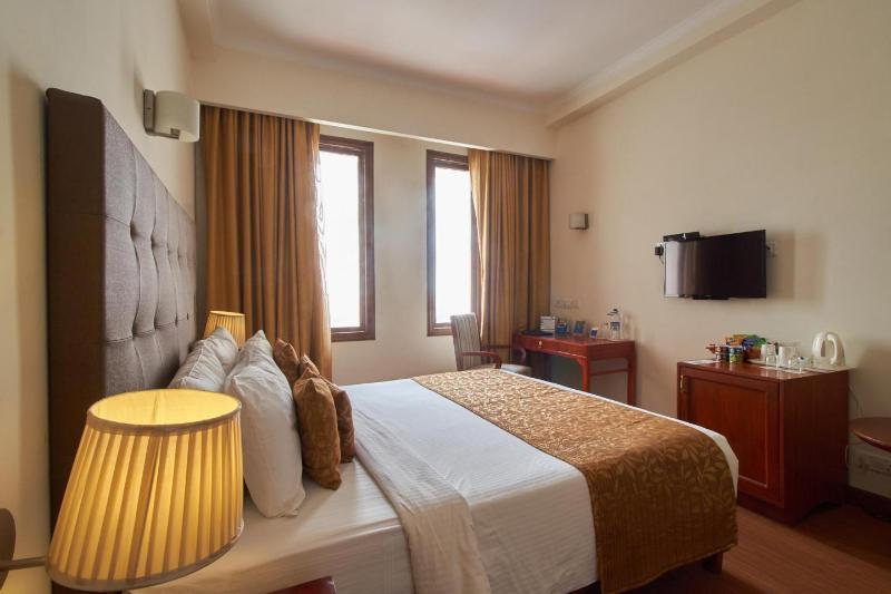 Royal Sarovar Portico Силигури Экстерьер фото