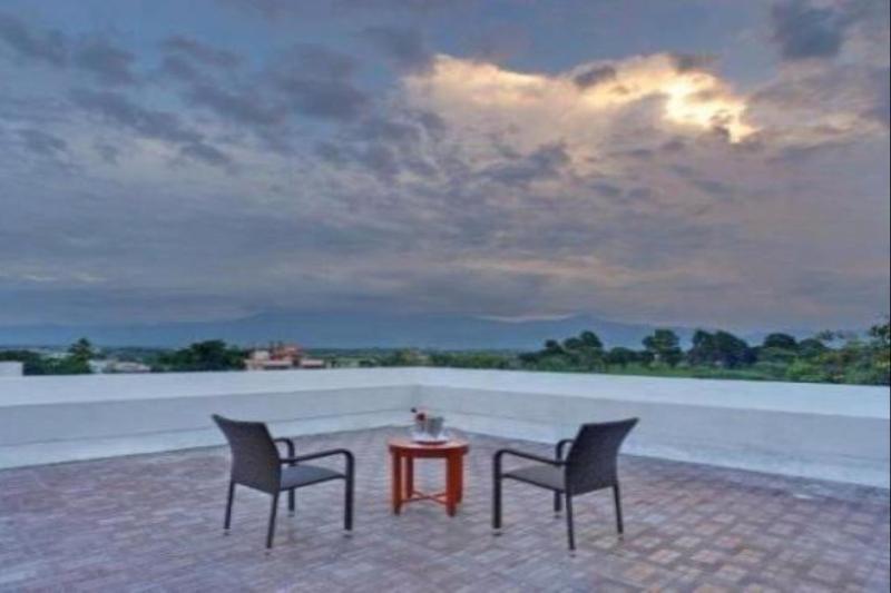 Royal Sarovar Portico Силигури Экстерьер фото