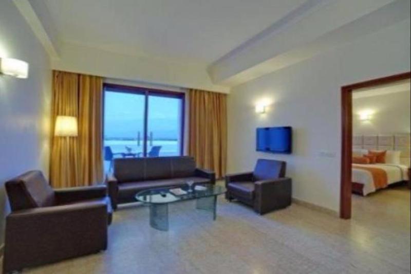 Royal Sarovar Portico Силигури Экстерьер фото