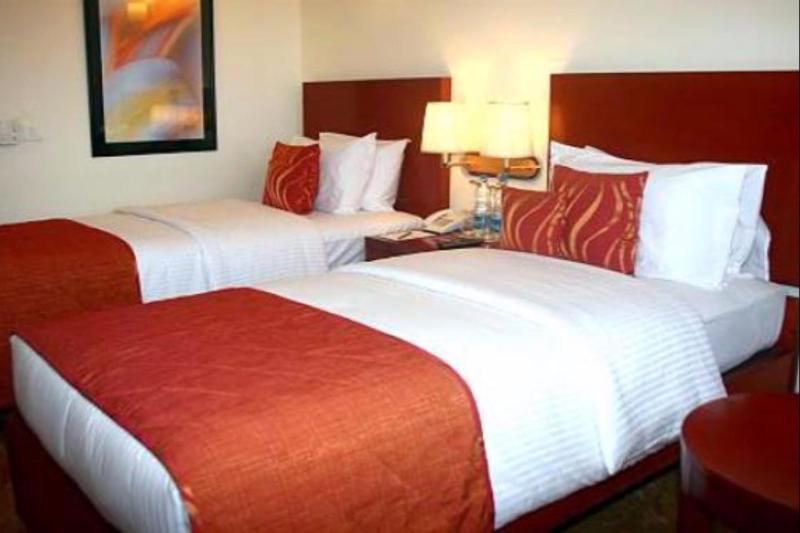 Royal Sarovar Portico Силигури Экстерьер фото