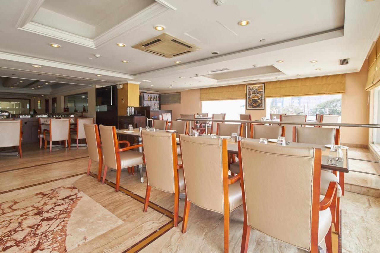 Royal Sarovar Portico Силигури Экстерьер фото