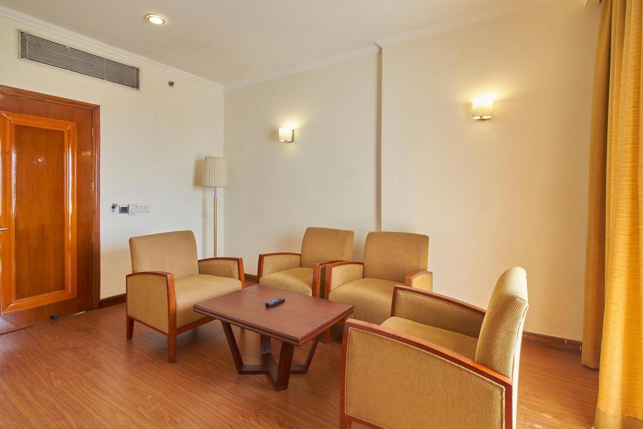 Royal Sarovar Portico Силигури Экстерьер фото