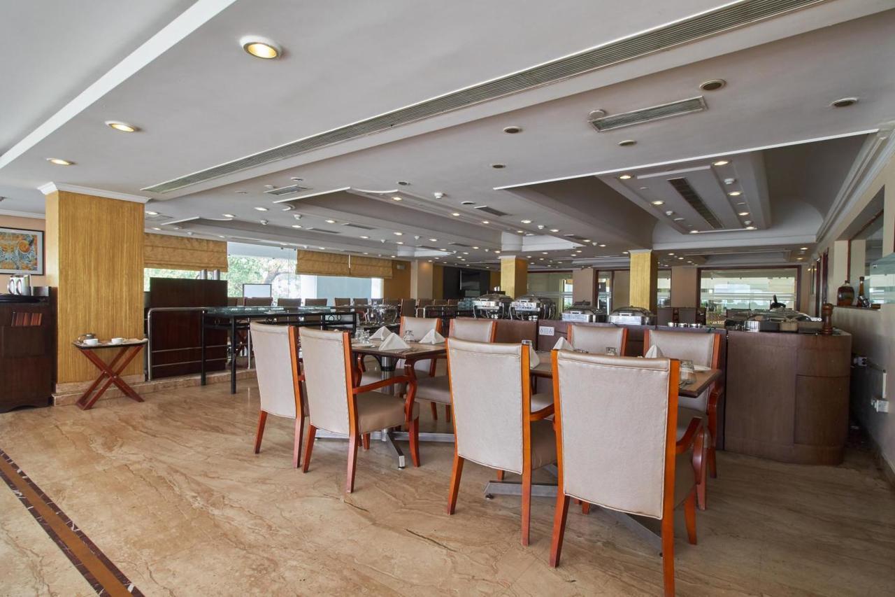 Royal Sarovar Portico Силигури Экстерьер фото
