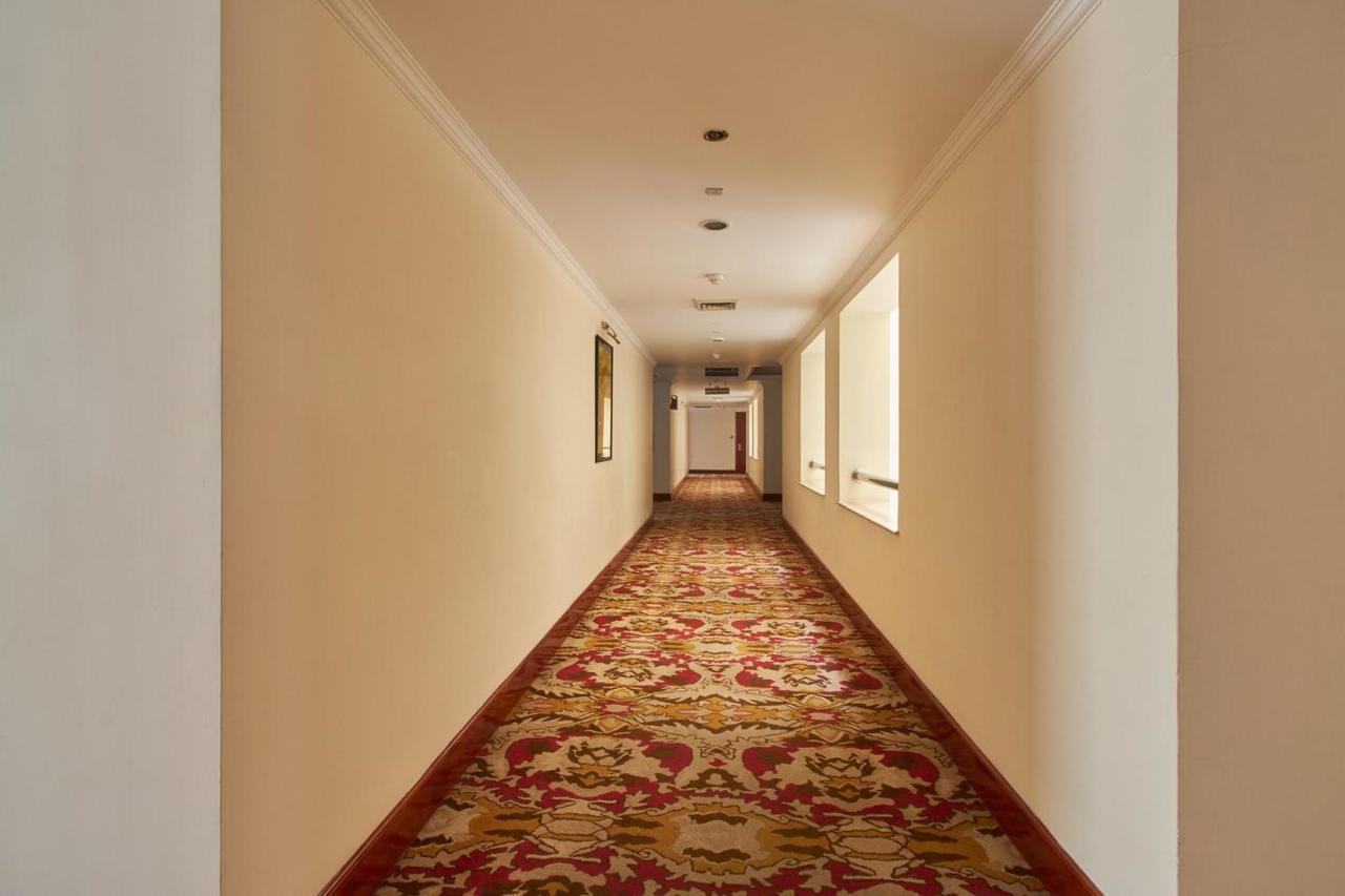 Royal Sarovar Portico Силигури Экстерьер фото