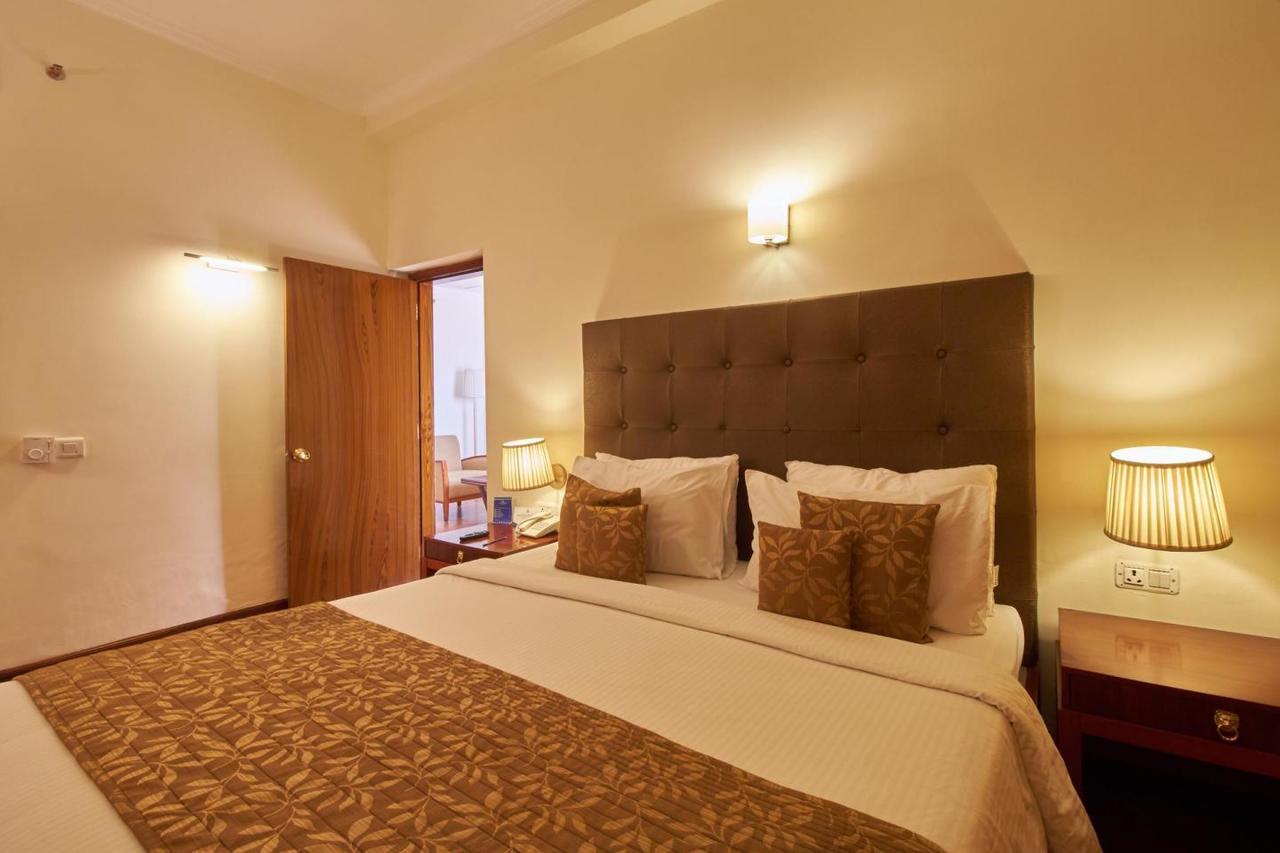 Royal Sarovar Portico Силигури Экстерьер фото