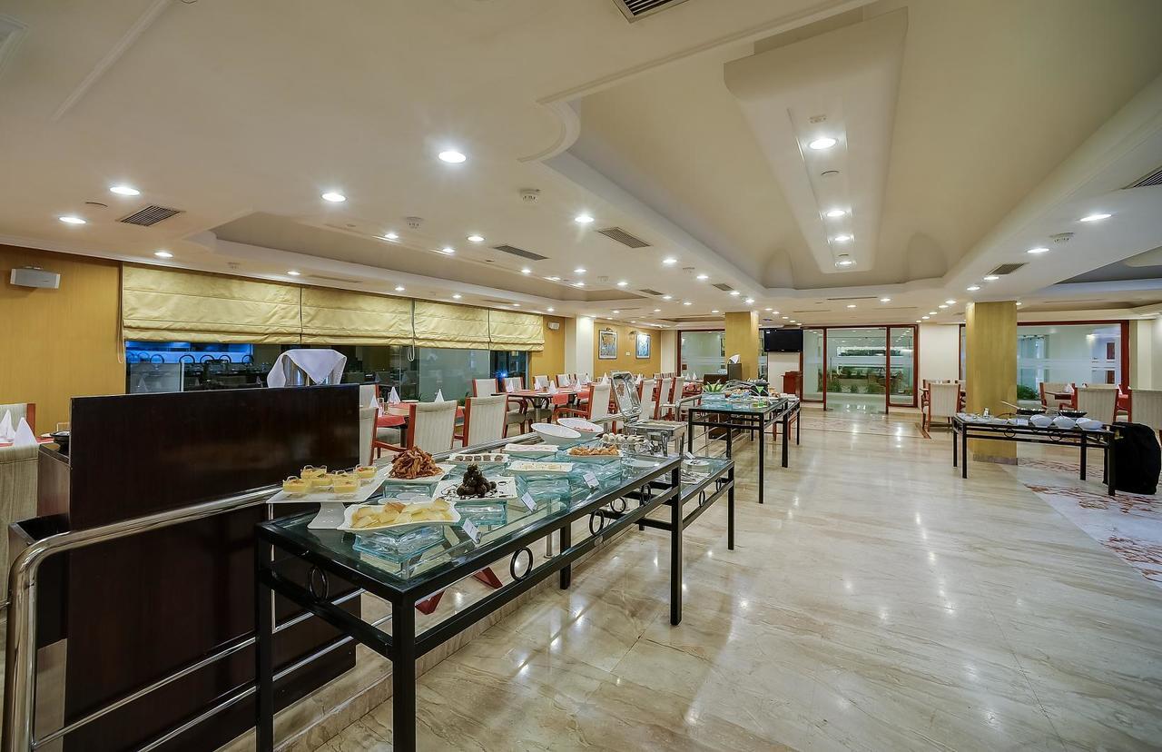 Royal Sarovar Portico Силигури Экстерьер фото