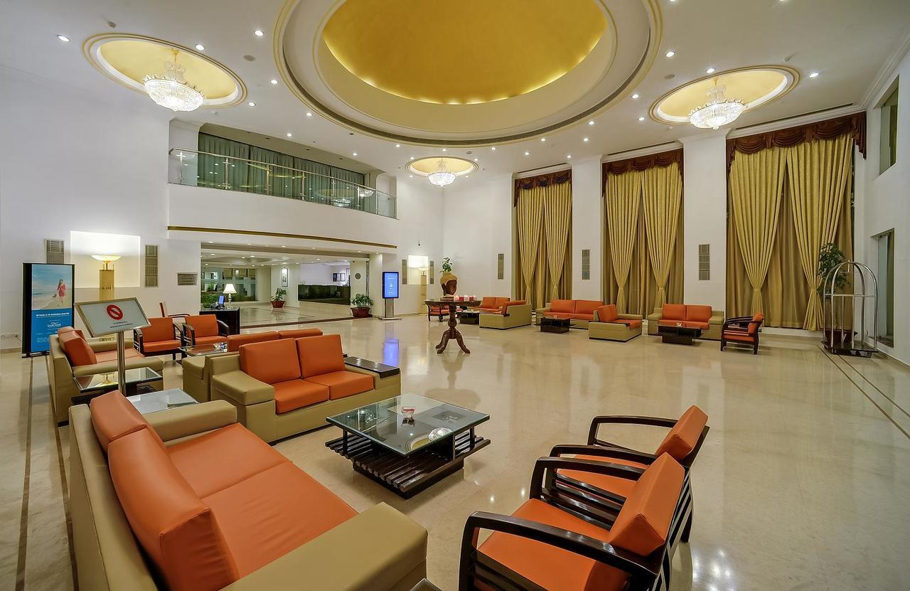 Royal Sarovar Portico Силигури Экстерьер фото