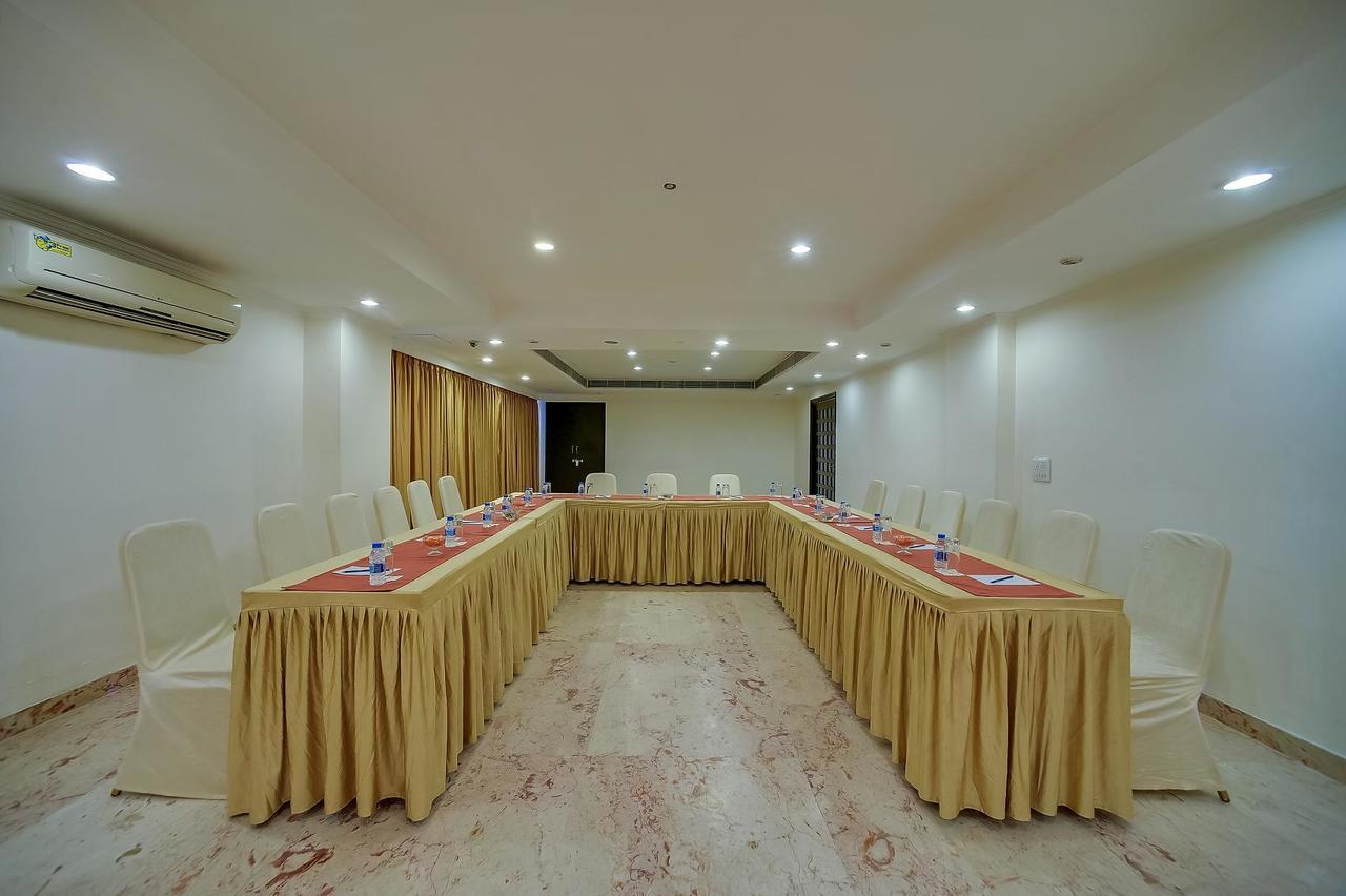 Royal Sarovar Portico Силигури Экстерьер фото