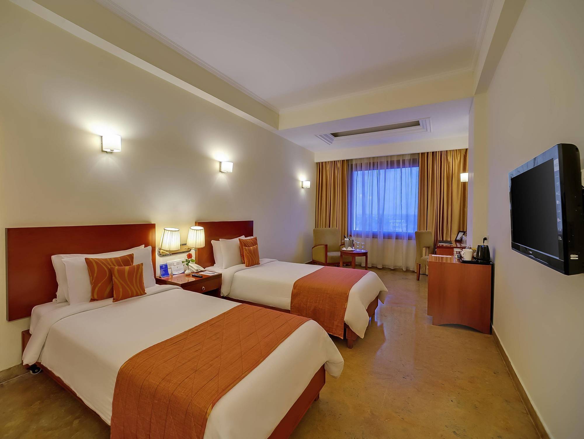 Royal Sarovar Portico Силигури Экстерьер фото