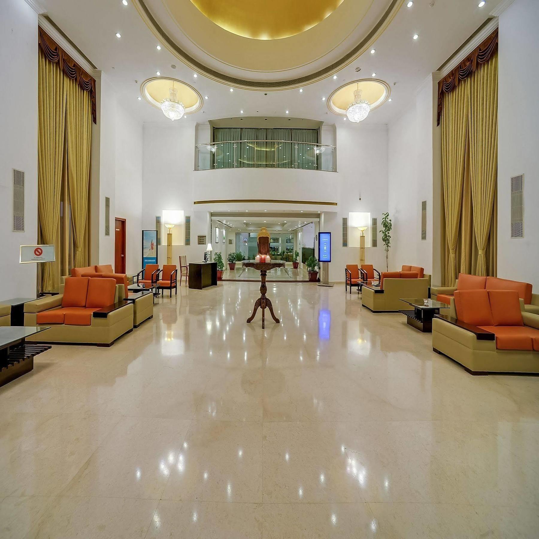 Royal Sarovar Portico Силигури Экстерьер фото